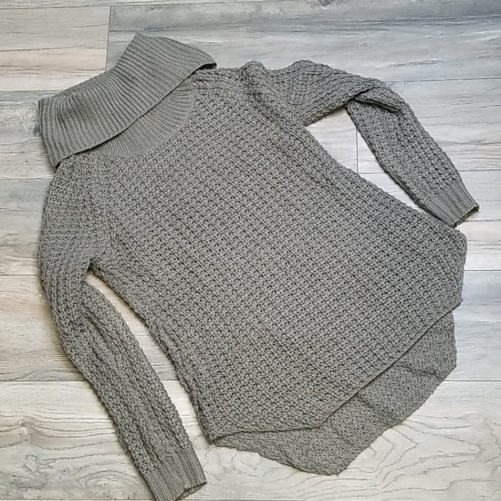 Rue21 Gray Knitted Sweater L